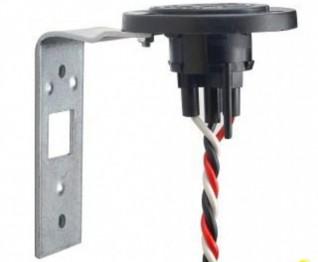 TOMADA-PARA-RELE-FIXA-COM-SUPORTE-METALICO-TFBROLM